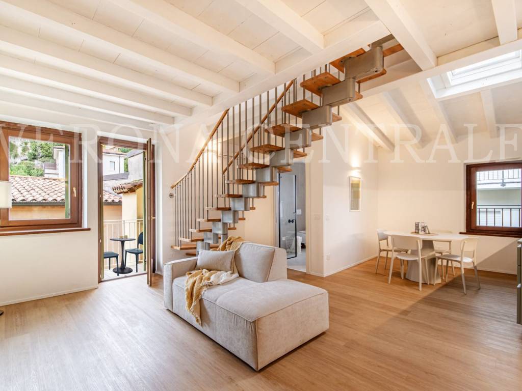 appartamento in vendita a Verona in zona Valdonega