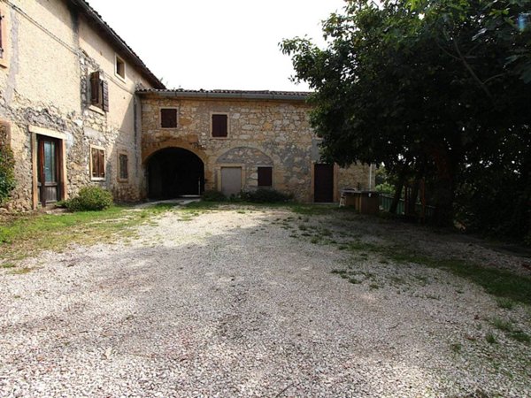 casa indipendente in vendita a Verona in zona Santa Maria in Stelle