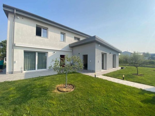 casa indipendente in vendita a Verona in zona Cadidavid