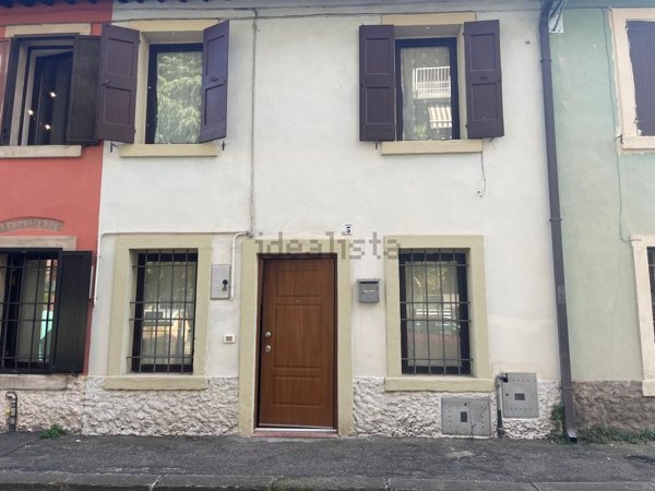casa indipendente in vendita a Verona