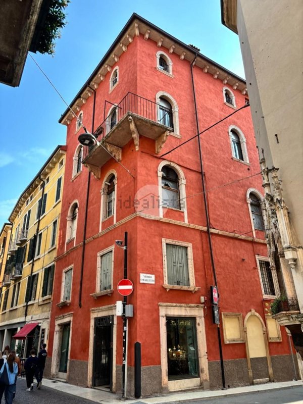 appartamento in vendita a Verona in zona Centro Storico