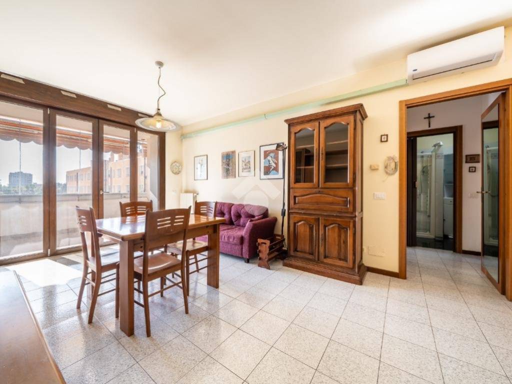appartamento in vendita a Verona in zona Musicisti / Santa Croce