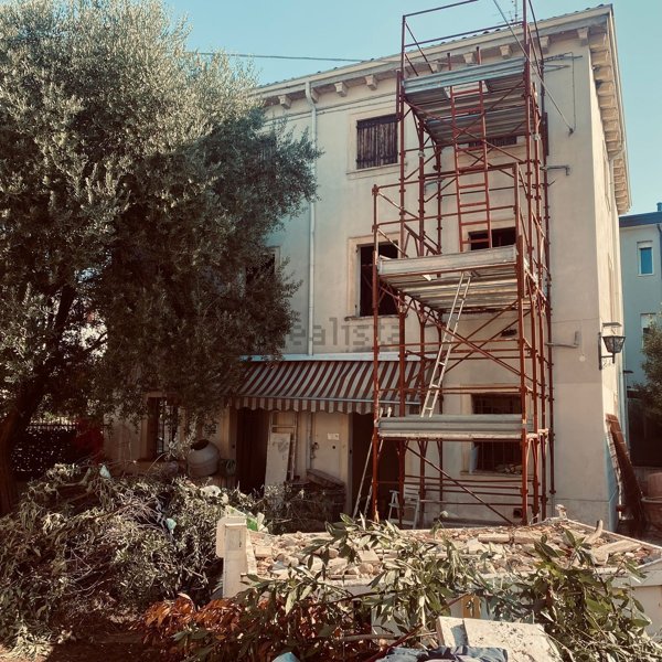 casa indipendente in vendita a Verona in zona Cadidavid