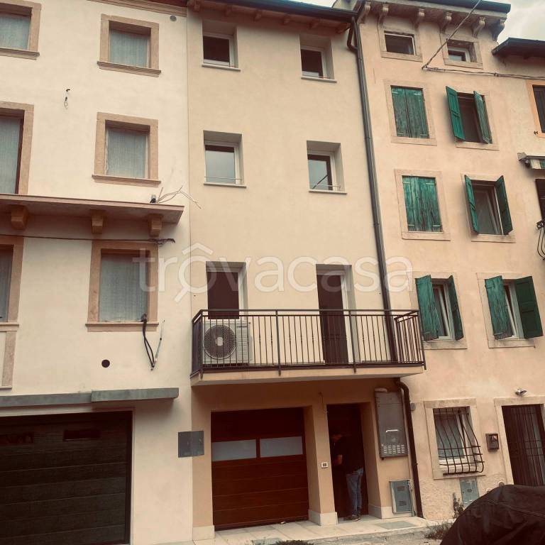casa indipendente in vendita a Verona in zona Quinzano