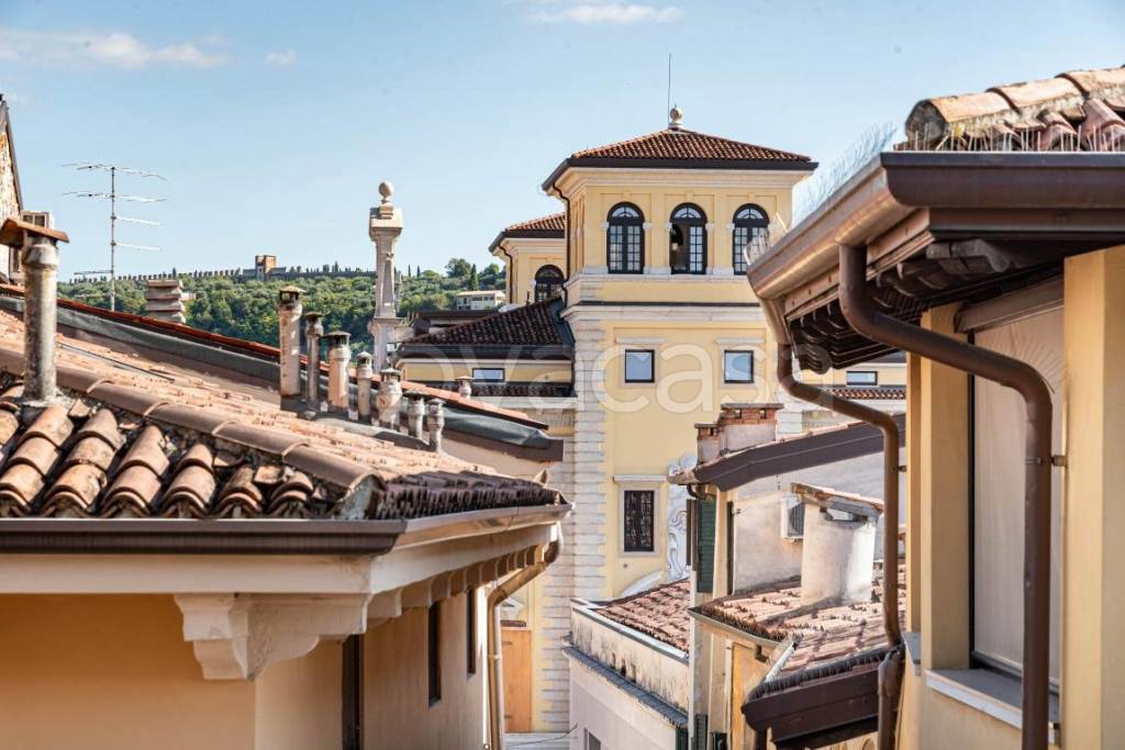 appartamento in vendita a Verona in zona Centro Storico