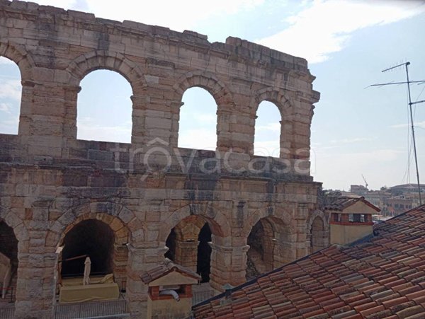 locale commerciale in vendita a Verona in zona Centro Storico