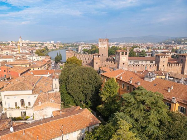 appartamento in vendita a Verona in zona Centro Storico