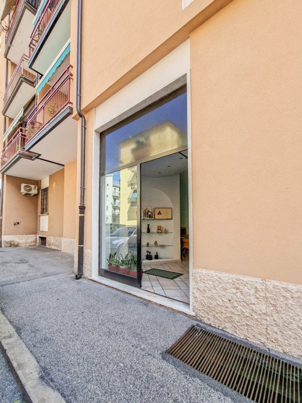 locale commerciale in vendita a Verona