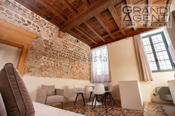 appartamento in vendita a Verona in zona Centro Storico