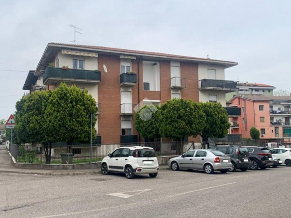 appartamento in vendita a Verona in zona Borgo Roma