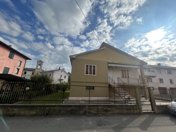 casa indipendente in vendita a Verona