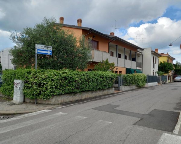 appartamento in vendita a Verona in zona Golosine