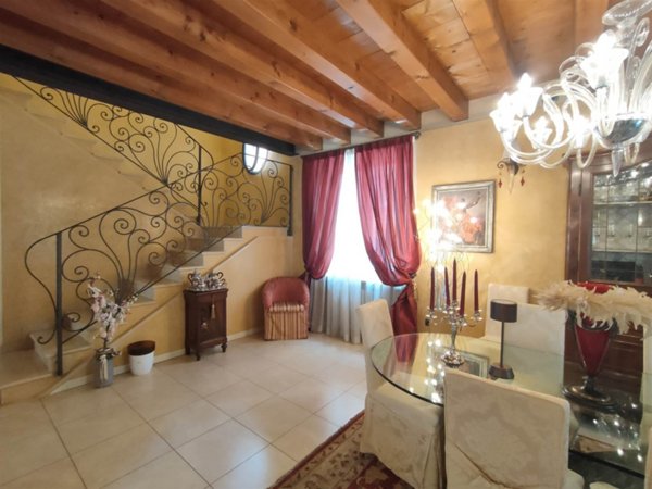 casa indipendente in vendita a Verona in zona Valdonega
