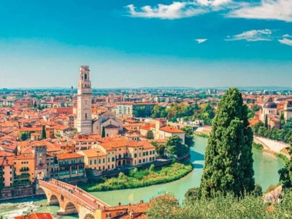 negozio in vendita a Verona in zona Valdonega