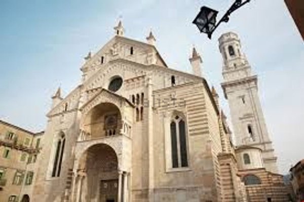 casa indipendente in vendita a Verona in zona Valdonega