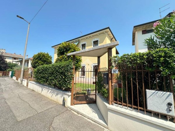 casa indipendente in vendita a Verona in zona Porto Crencano
