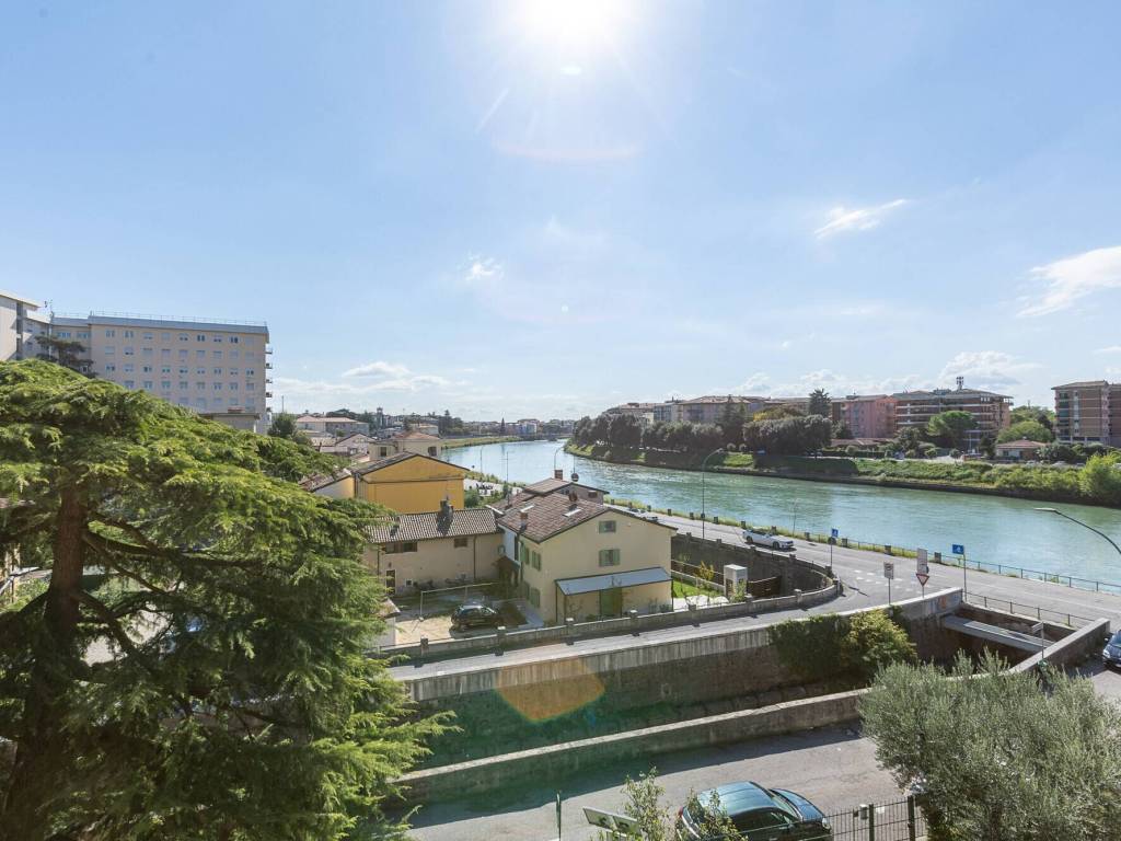 appartamento in vendita a Verona in zona Porto Crencano