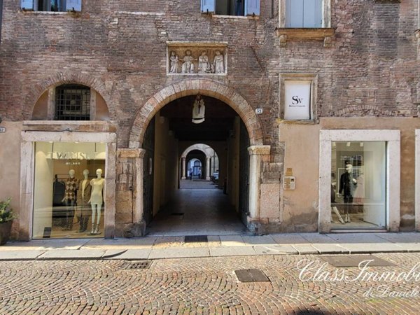 appartamento in vendita a Verona in zona Centro Storico