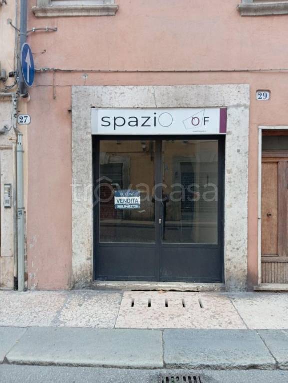 negozio in vendita a Verona in zona Veronetta
