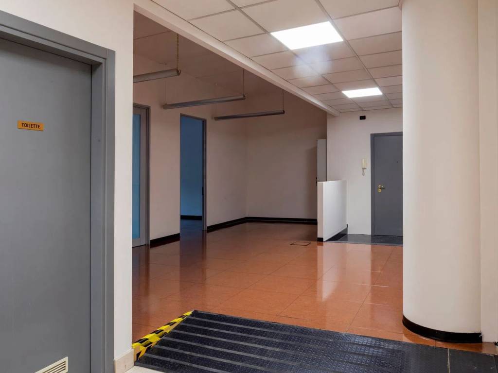 ufficio in vendita a Verona in zona Golosine