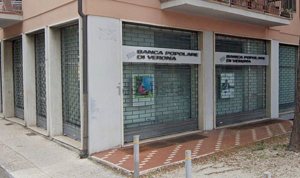 negozio in vendita a Verona in zona San Michele