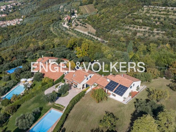 casa indipendente in vendita a Verona in zona Centro Storico