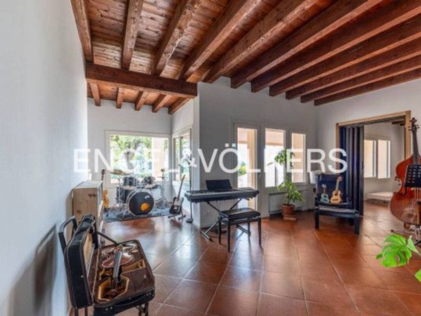 casa indipendente in vendita a Verona in zona Avesa