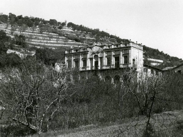 casa indipendente in vendita a Verona in zona Valdonega