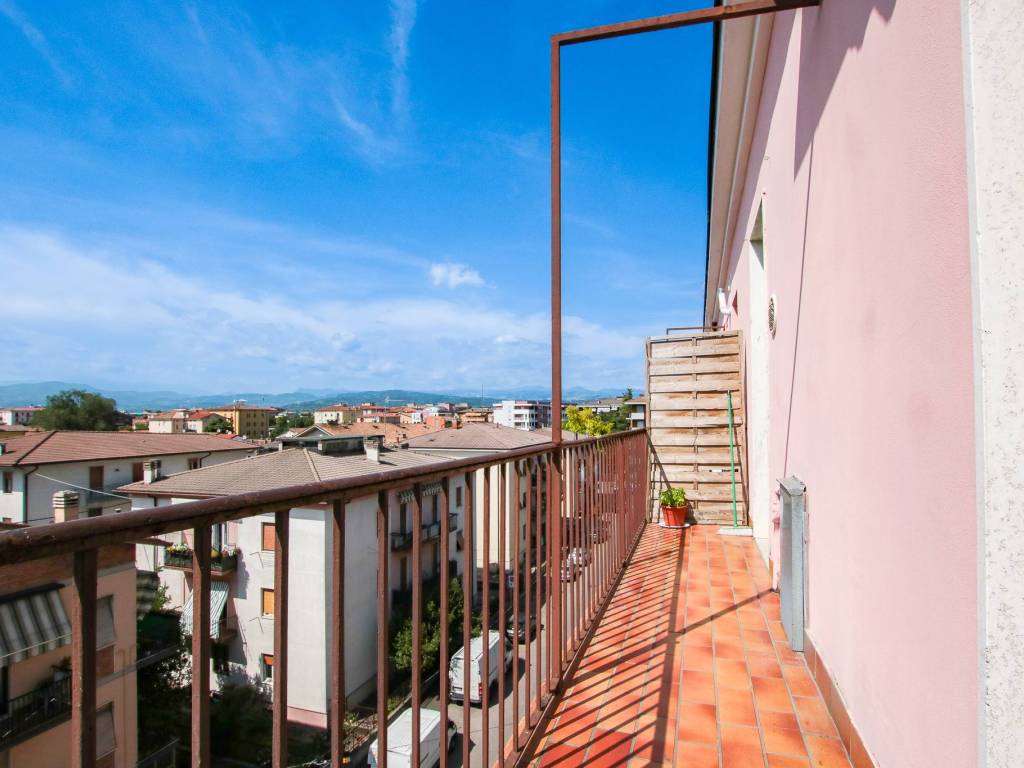appartamento in vendita a Verona in zona Golosine
