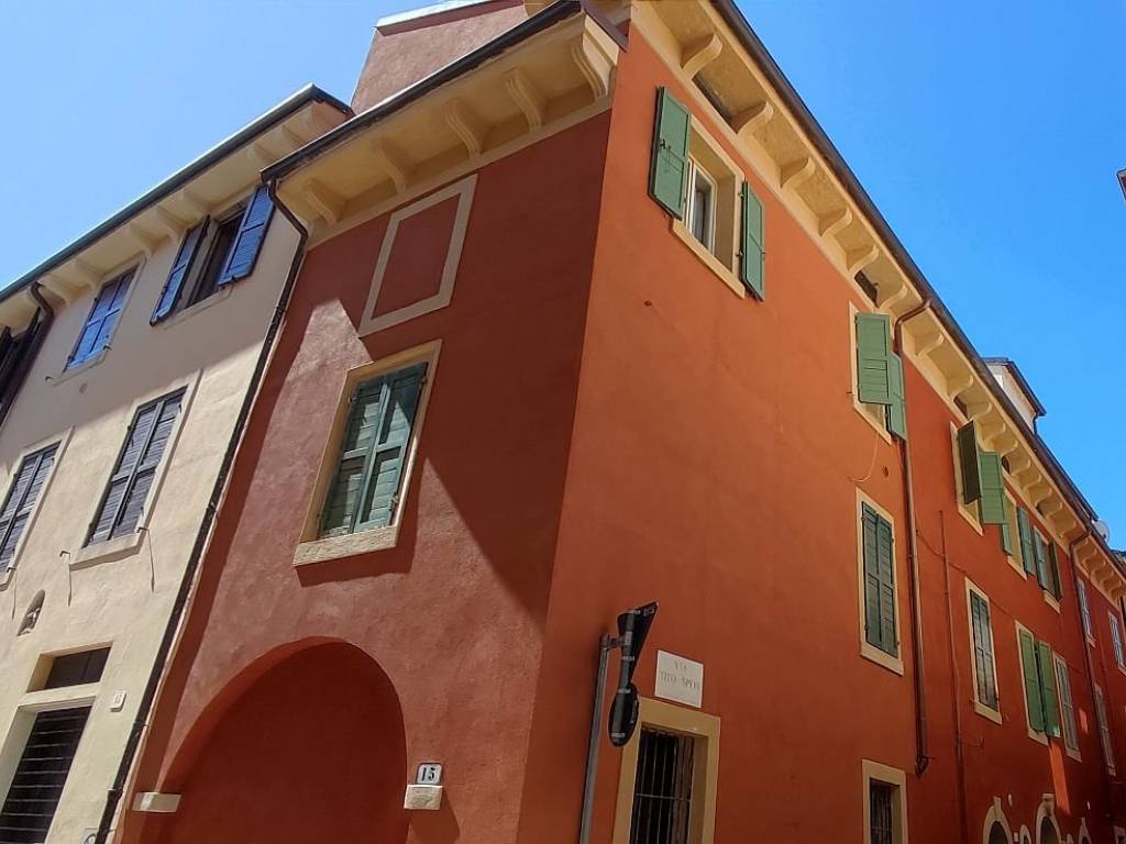 appartamento in vendita a Verona in zona Centro Storico