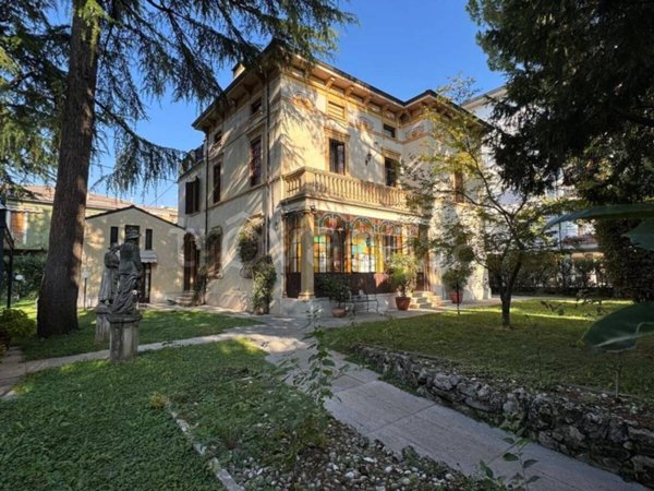 casa indipendente in vendita a Verona in zona Borgo Trento
