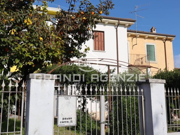 casa indipendente in vendita a Verona in zona Porto Crencano