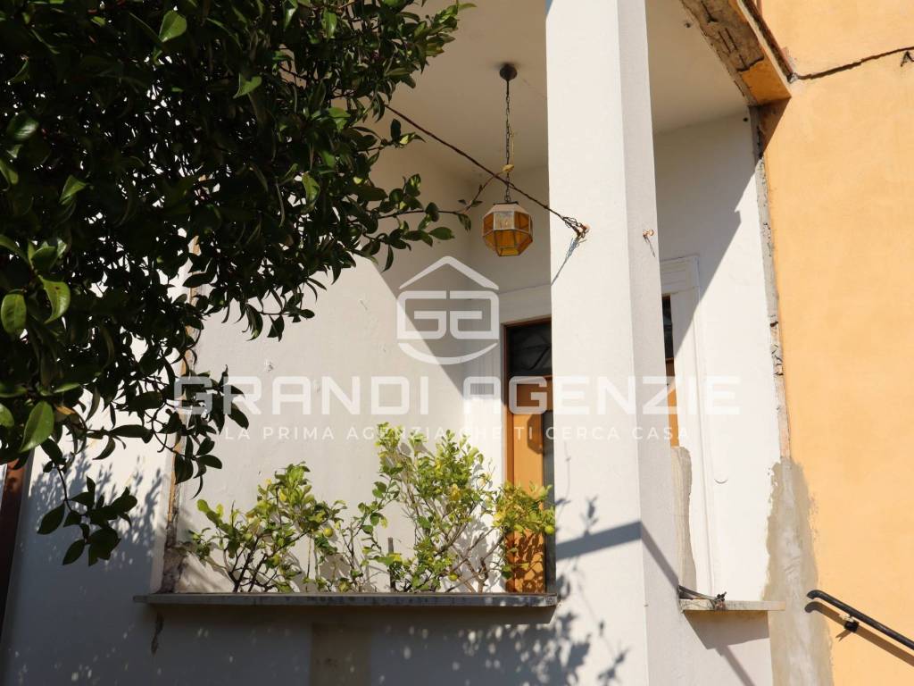 casa indipendente in vendita a Verona in zona Saval