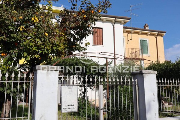 casa indipendente in vendita a Verona in zona Saval