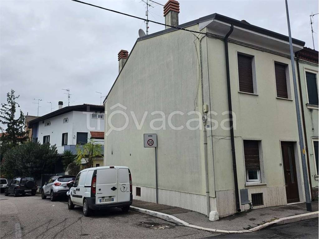 casa indipendente in vendita a Verona in zona San Michele Extra
