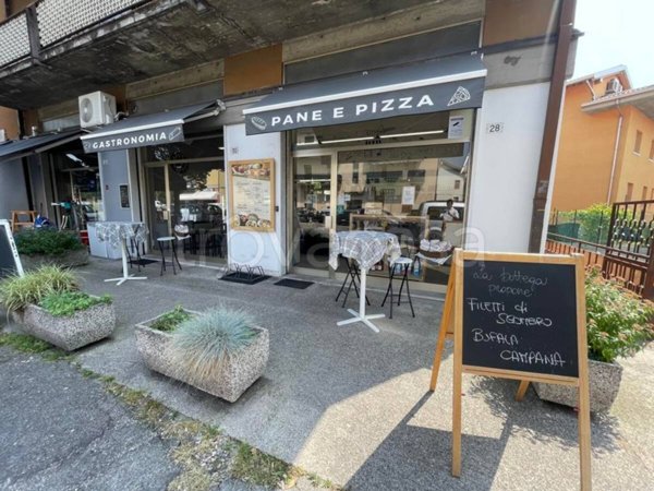 negozio in vendita a Verona in zona Borgo Roma