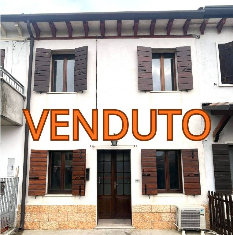 casa indipendente in vendita a Verona in zona Cadidavid