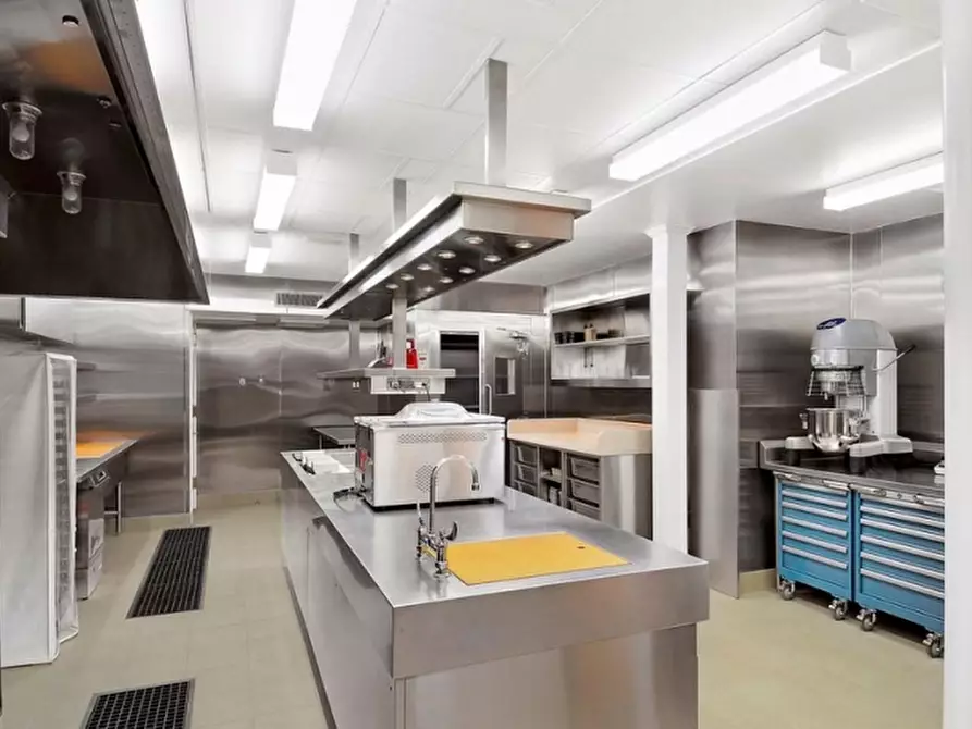 negozio in vendita a Verona in zona Centro Storico