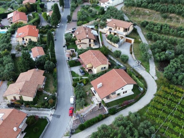 casa indipendente in vendita a Verona in zona Quinzano