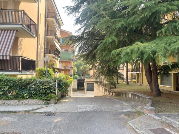 negozio in vendita a Verona in zona Porto Crencano