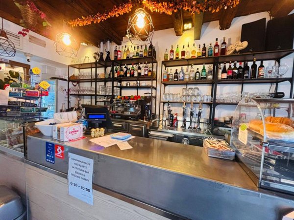 negozio in vendita a Verona in zona Santa Lucia