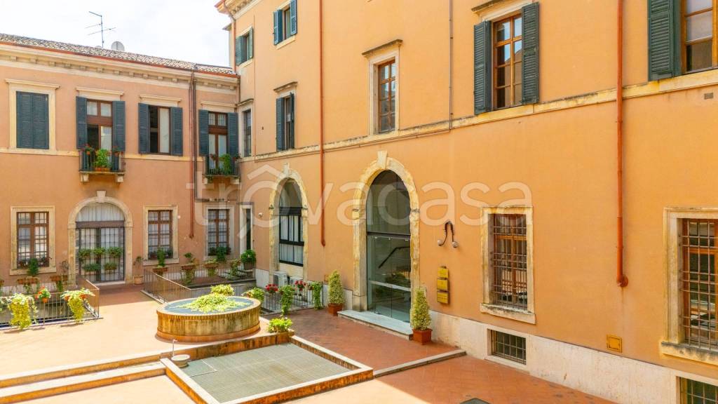 casa indipendente in vendita a Verona in zona Centro Storico