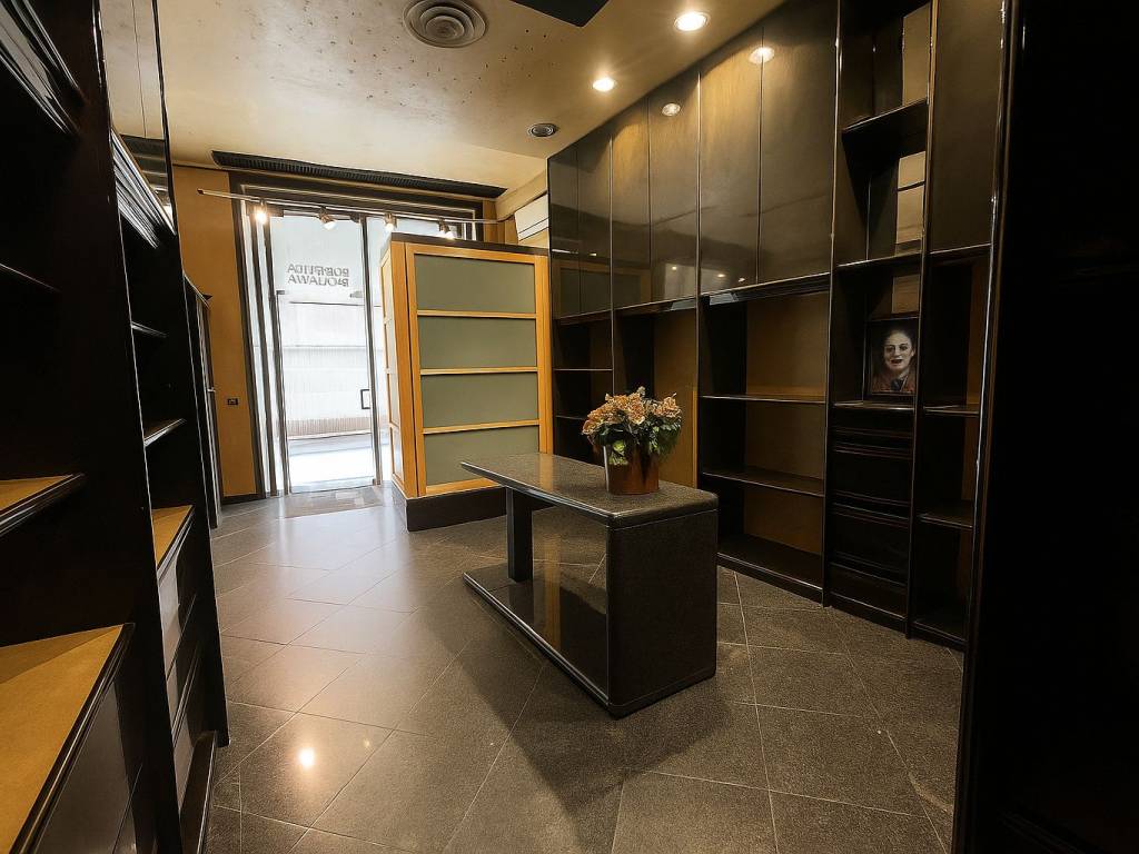 negozio in vendita a Verona in zona Centro Storico