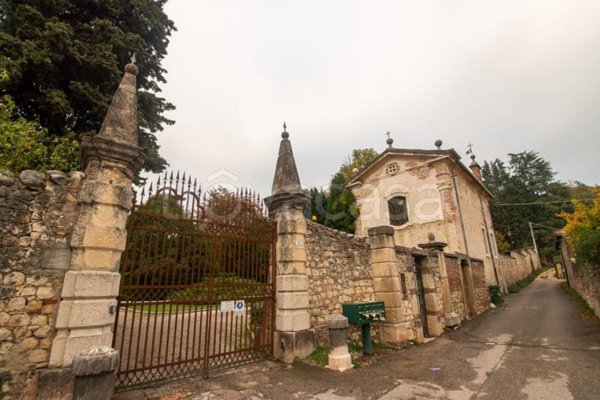 casa indipendente in vendita a Verona in zona Centro Storico