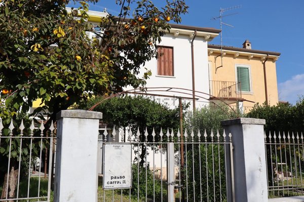 casa indipendente in vendita a Verona in zona Porto Crencano