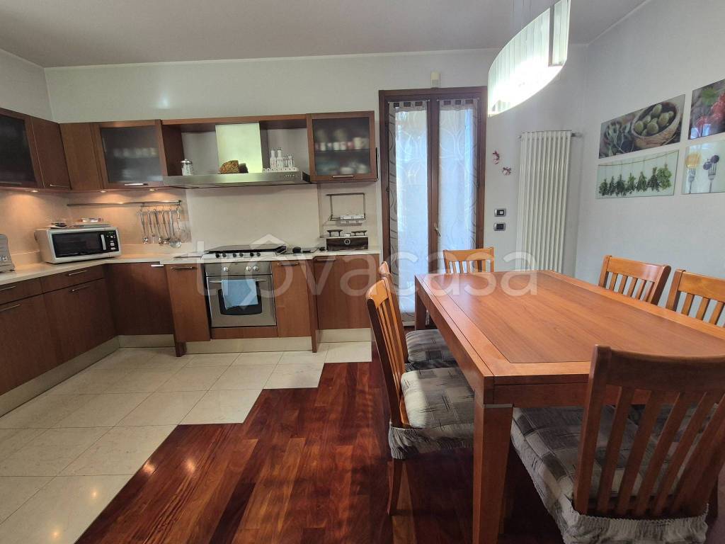 appartamento in vendita a Verona in zona Cadidavid