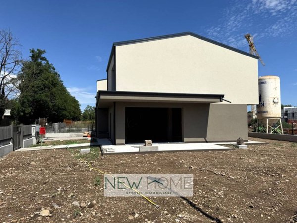 casa indipendente in vendita a Verona in zona Borgo Roma