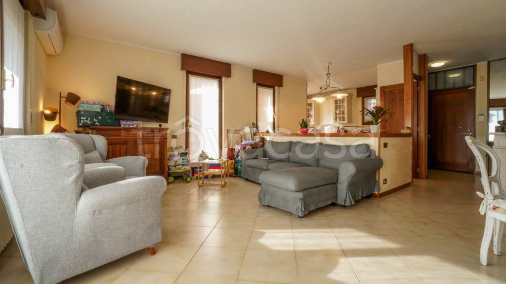 casa indipendente in vendita a Verona in zona Quinzano