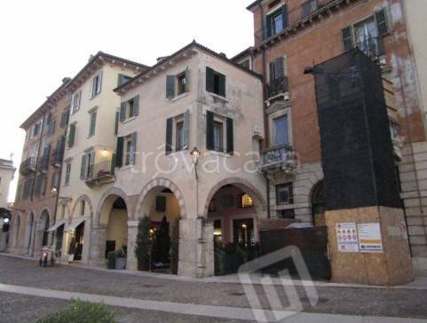 negozio in vendita a Verona in zona Centro Storico