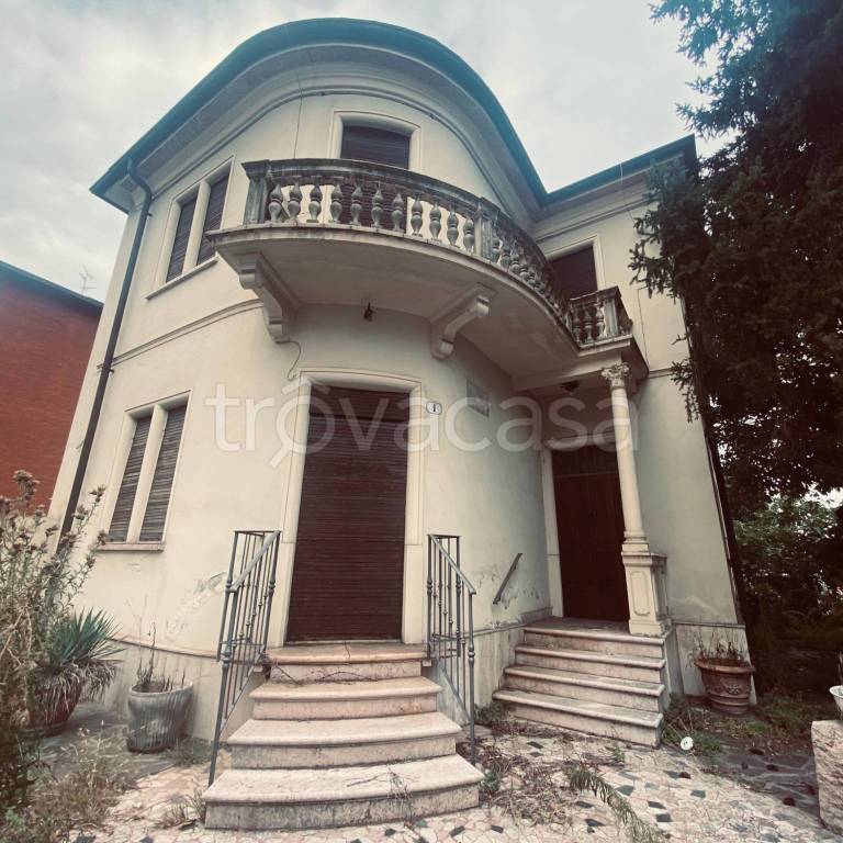 casa indipendente in vendita a Verona in zona Santa Lucia